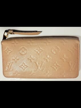 Louis Vuitton Beige Monogram Zippy Leather Wallet